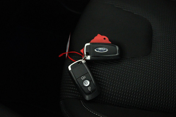 Ford Mondeo Wagon 2.0 IVCT HEV Titanium (STOELVERWARMING, ACHTERUITRIJCAMERA, NAVIGATIE, PARKEERSENSOREN, CRUISE CONTROL)