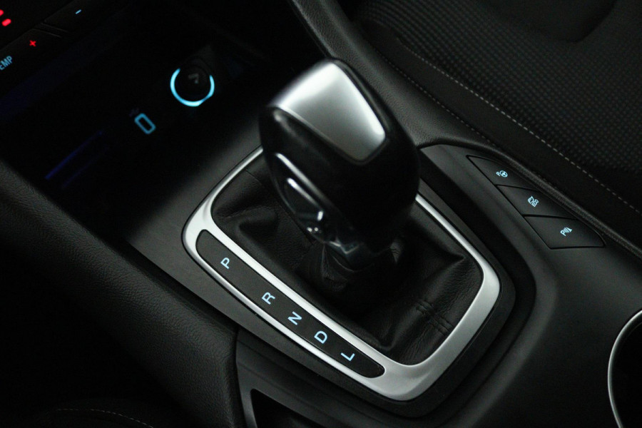 Ford Mondeo Wagon 2.0 IVCT HEV Titanium (STOELVERWARMING, ACHTERUITRIJCAMERA, NAVIGATIE, PARKEERSENSOREN, CRUISE CONTROL)