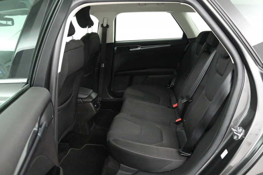 Ford Mondeo Wagon 2.0 IVCT HEV Titanium (STOELVERWARMING, ACHTERUITRIJCAMERA, NAVIGATIE, PARKEERSENSOREN, CRUISE CONTROL)