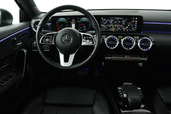 Mercedes-Benz A-Klasse 250 e Business Solution Luxury Limited (PANORAMADAK, STOELVERWARMING, SFEERVERLICHTING. ELEKTR STOELEN)