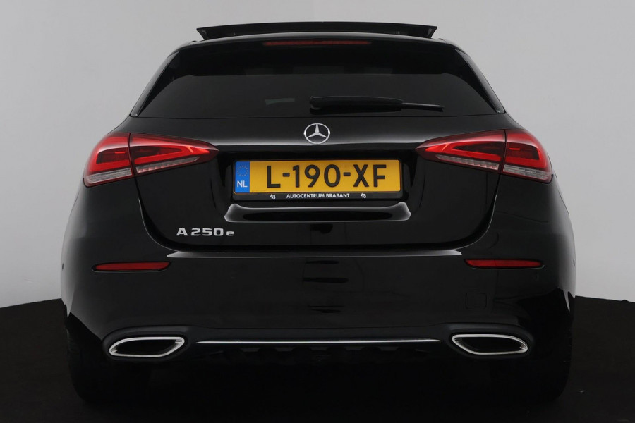 Mercedes-Benz A-Klasse 250 e Business Solution Luxury Limited (PANORAMADAK, STOELVERWARMING, SFEERVERLICHTING. ELEKTR STOELEN)