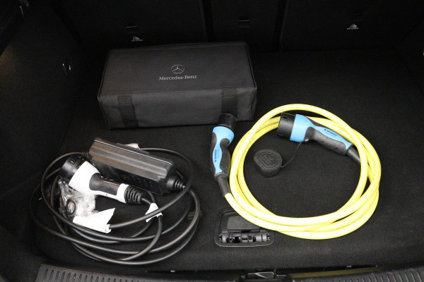 Mercedes-Benz A-Klasse 250 e Business Solution Luxury Limited (PANORAMADAK, STOELVERWARMING, SFEERVERLICHTING. ELEKTR STOELEN)