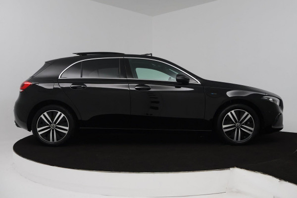 Mercedes-Benz A-Klasse 250 e Business Solution Luxury Limited (PANORAMADAK, STOELVERWARMING, SFEERVERLICHTING. ELEKTR STOELEN)