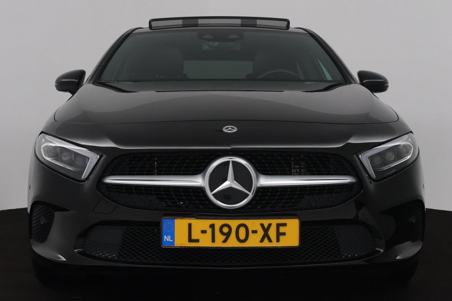 Mercedes-Benz A-Klasse 250 e Business Solution Luxury Limited (PANORAMADAK, STOELVERWARMING, SFEERVERLICHTING. ELEKTR STOELEN)