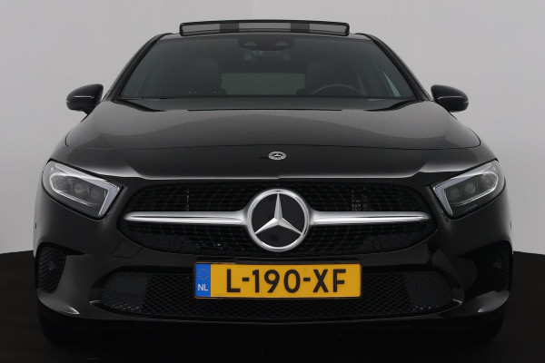 Mercedes-Benz A-Klasse 250 e Business Solution Luxury Limited (PANORAMADAK, STOELVERWARMING, SFEERVERLICHTING. ELEKTR STOELEN)