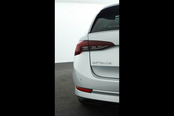 Škoda Octavia Combi 1.5 TSI First Edition|Pano|HUD|ACC|LED|Trekhaak