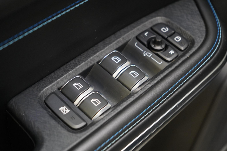 Lynk & Co 01 1.5 | Zwart optiek | Panoramadak | Navigatie | Memory | Apple CarPlay
