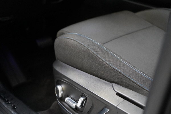 Lynk & Co 01 1.5 | Zwart optiek | Panoramadak | Navigatie | Memory | Apple CarPlay