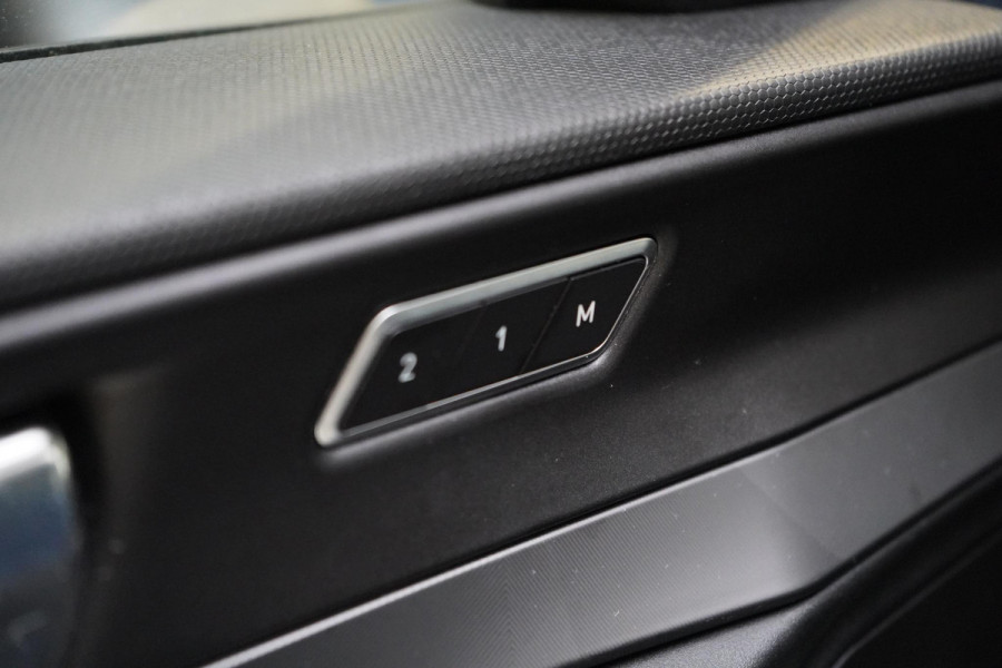Lynk & Co 01 1.5 | Zwart optiek | Panoramadak | Navigatie | Memory | Apple CarPlay