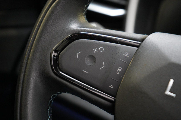Lynk & Co 01 1.5 | Zwart optiek | Panoramadak | Navigatie | Memory | Apple CarPlay