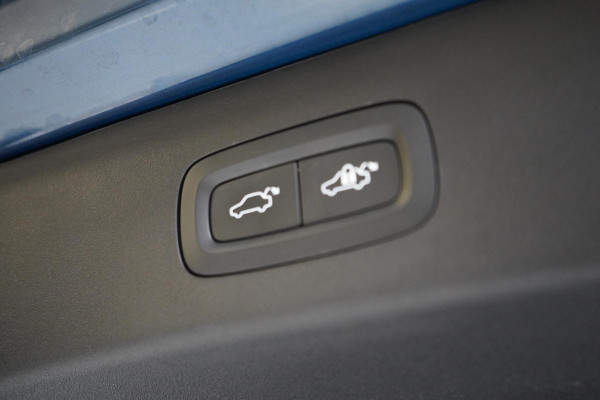 Lynk & Co 01 1.5 | Zwart optiek | Panoramadak | Navigatie | Memory | Apple CarPlay