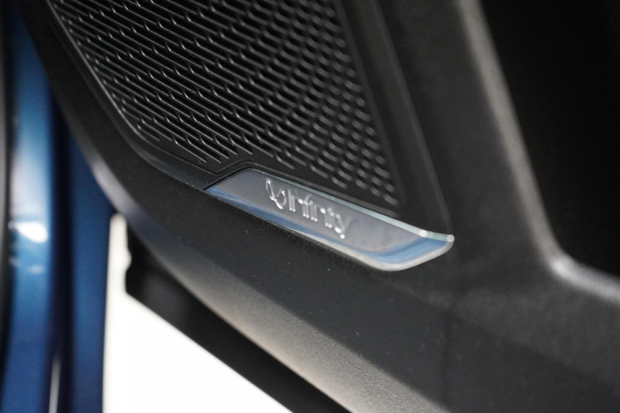Lynk & Co 01 1.5 | Zwart optiek | Panoramadak | Navigatie | Memory | Apple CarPlay