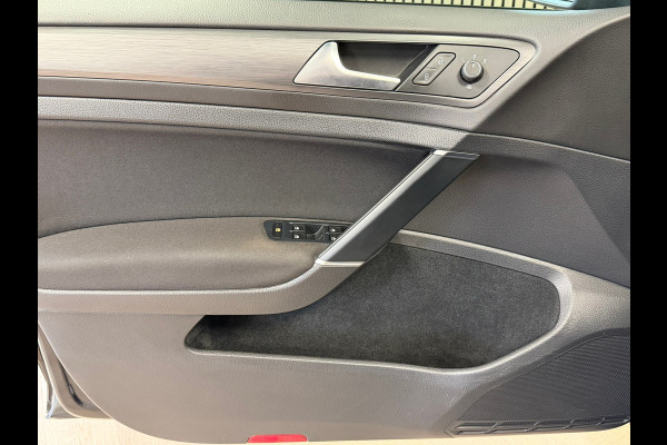 Volkswagen Golf 1.4 TSI Business AUT. PANORAMADAK NAVIGATIE ERGO ACTIVE PDC AIRCO CRUISE STOELVERWARMING KEYLESS-GO
