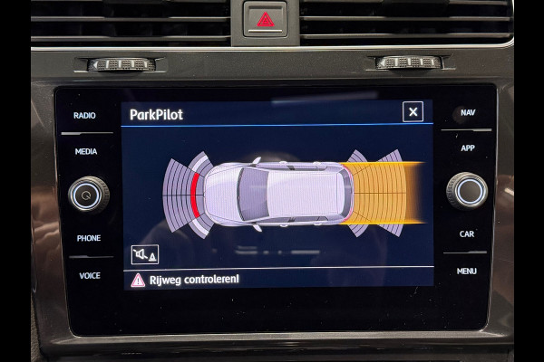 Volkswagen Golf 1.4 TSI Business AUT. PANORAMADAK NAVIGATIE ERGO ACTIVE PDC AIRCO CRUISE STOELVERWARMING KEYLESS-GO