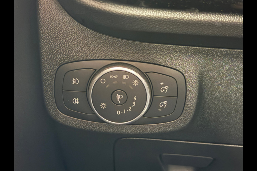 Ford Fiesta 1.1 Trend CAMERA APPLE CARPLAY STOELVERWARMING PDC AIRCO CRUISE
