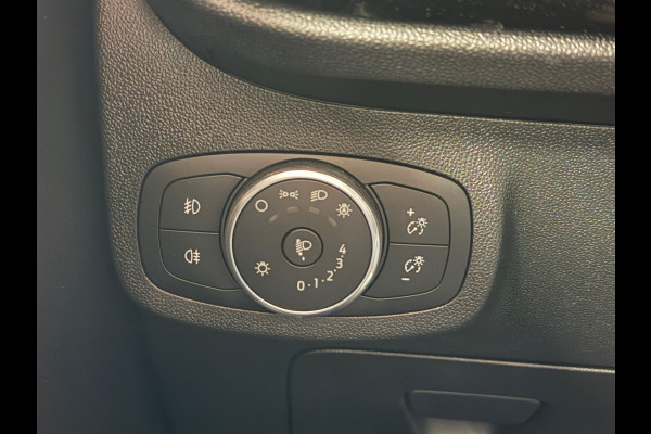 Ford Fiesta 1.1 Trend CAMERA APPLE CARPLAY STOELVERWARMING PDC AIRCO CRUISE