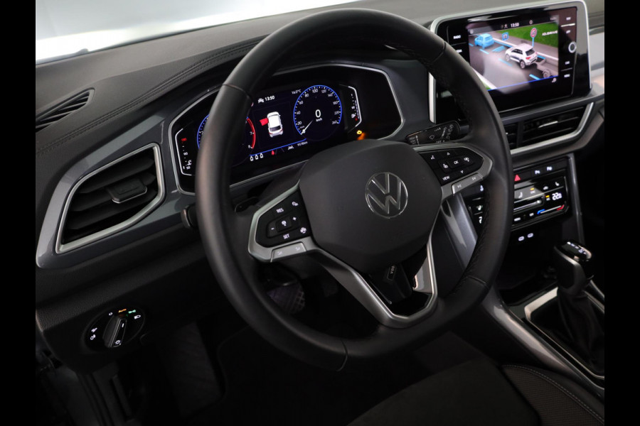 Volkswagen T-Roc 1.5 TSI Style 150 PK DSG | Trekhaak afneembaar | Navigatie | Stoel verwarming en massage | Alcantara |