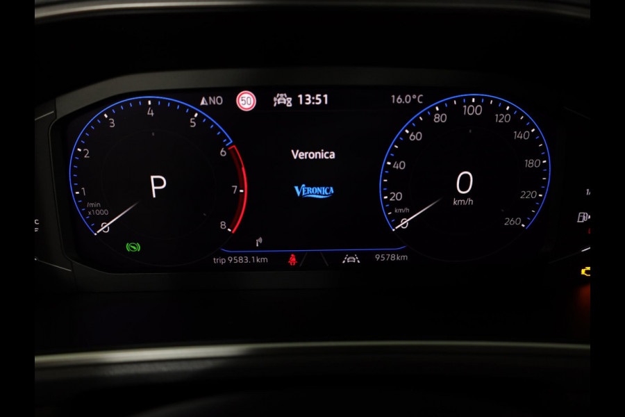 Volkswagen T-Roc 1.5 TSI Style 150 PK DSG | Trekhaak afneembaar | Navigatie | Stoel verwarming en massage | Alcantara |