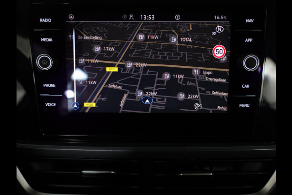 Volkswagen T-Roc 1.5 TSI Style 150 PK DSG | Trekhaak afneembaar | Navigatie | Stoel verwarming en massage | Alcantara |
