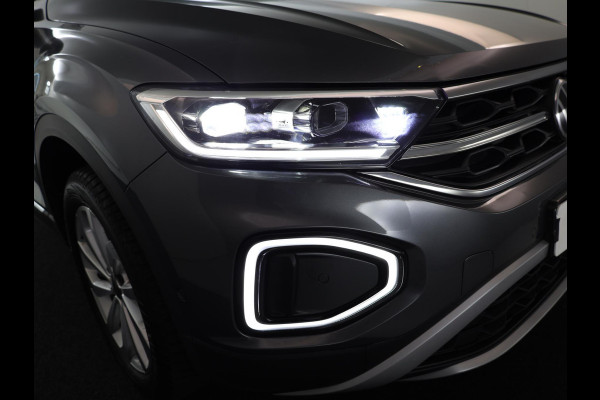 Volkswagen T-Roc 1.5 TSI Style 150 PK DSG | Trekhaak afneembaar | Navigatie | Stoel verwarming en massage | Alcantara |