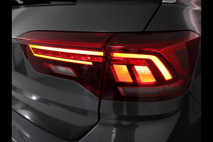 Volkswagen T-Roc 1.5 TSI Style 150 PK DSG | Trekhaak afneembaar | Navigatie | Stoel verwarming en massage | Alcantara |