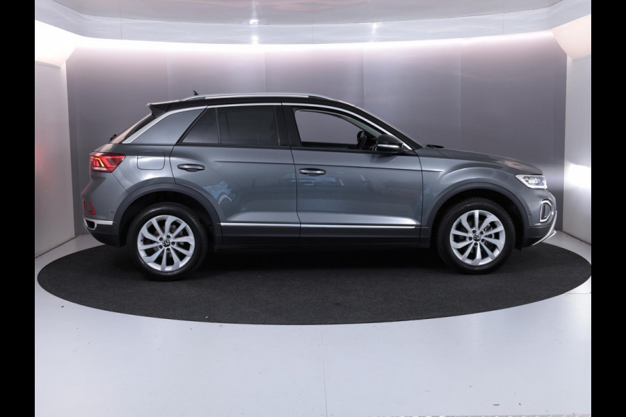 Volkswagen T-Roc 1.5 TSI Style 150 PK DSG | Trekhaak afneembaar | Navigatie | Stoel verwarming en massage | Alcantara |