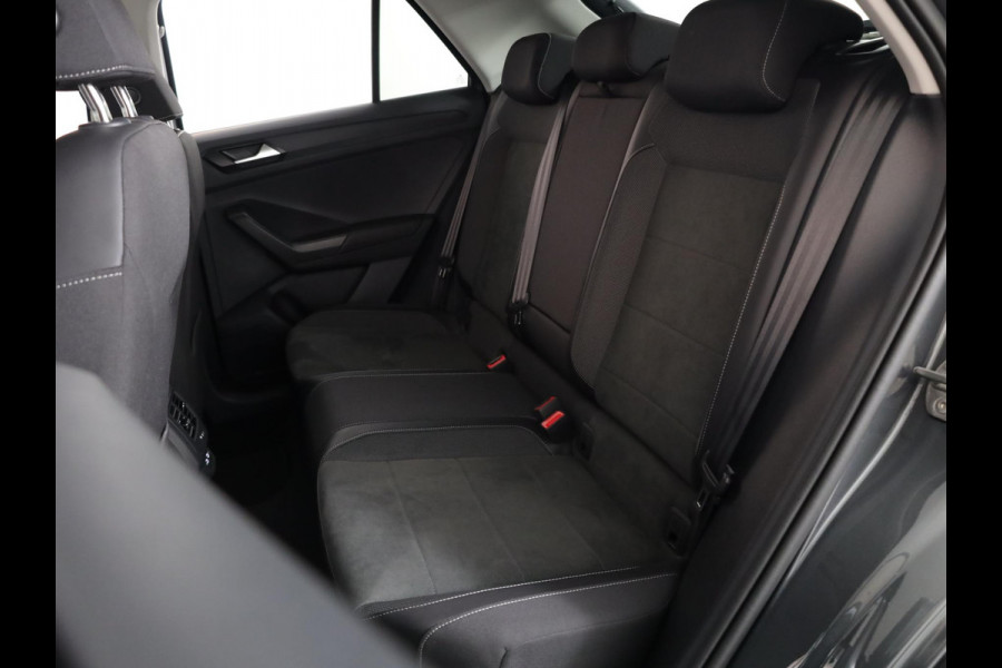 Volkswagen T-Roc 1.5 TSI Style 150 PK DSG | Trekhaak afneembaar | Navigatie | Stoel verwarming en massage | Alcantara |