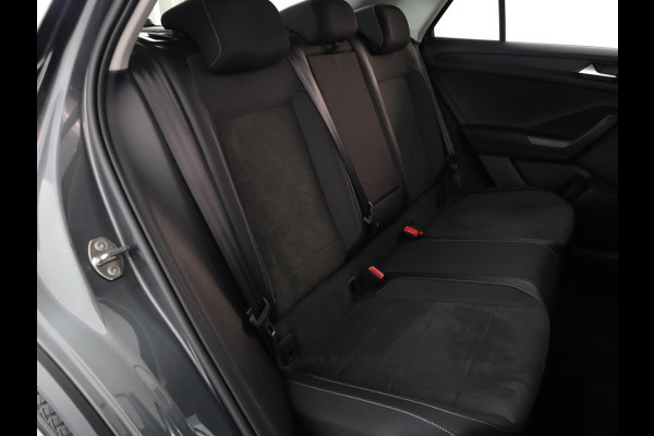 Volkswagen T-Roc 1.5 TSI Style 150 PK DSG | Trekhaak afneembaar | Navigatie | Stoel verwarming en massage | Alcantara |