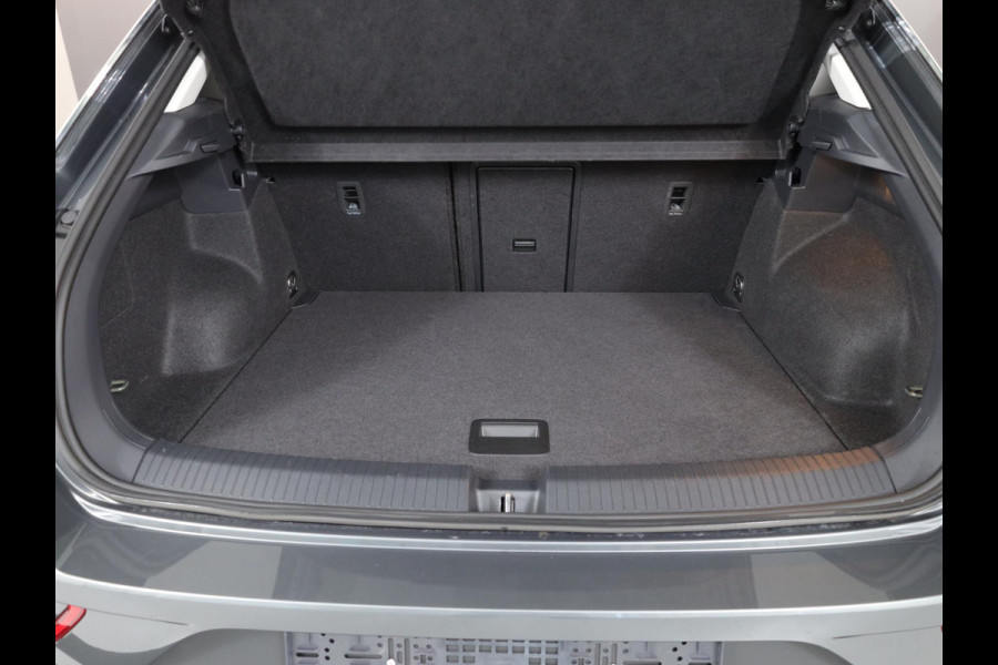 Volkswagen T-Roc 1.5 TSI Style 150 PK DSG | Trekhaak afneembaar | Navigatie | Stoel verwarming en massage | Alcantara |