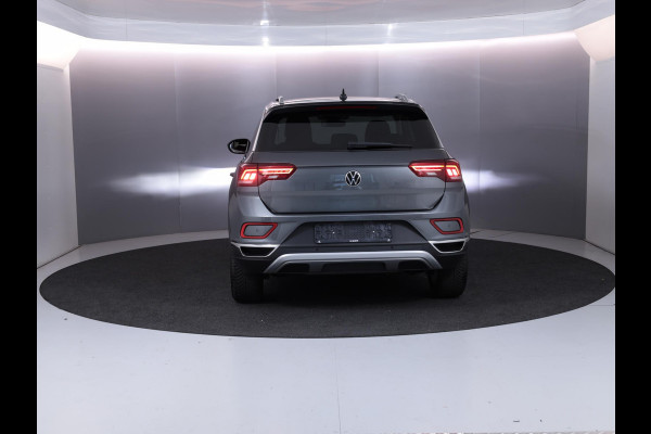 Volkswagen T-Roc 1.5 TSI Style 150 PK DSG | Trekhaak afneembaar | Navigatie | Stoel verwarming en massage | Alcantara |