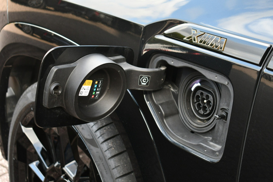 BMW XM V8 650pk 30kWH | B&W | Trekh | 23inch | DA-Prof | M-Drivers pack