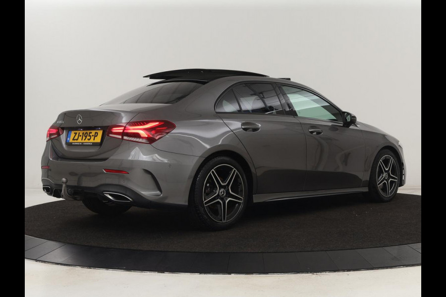Mercedes-Benz A-Klasse 180d AMG Night | Panoramadak | Trekhaak | Stoelverwarming | Camera | Widescreen | Navigatie | Full LED | Leder/Alcantara