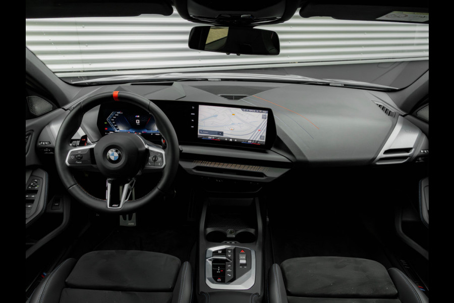 BMW 1-serie M135 xDrive M-Sport Pro - Pano - Harman Kardon - Driving Ass Plus