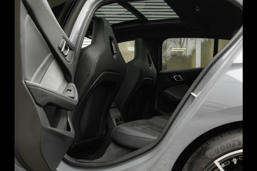 BMW 1-serie M135 xDrive M-Sport Pro - Pano - Harman Kardon - Driving Ass Plus