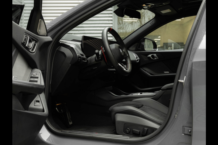 BMW 1-serie M135 xDrive M-Sport Pro - Pano - Harman Kardon - Driving Ass Plus
