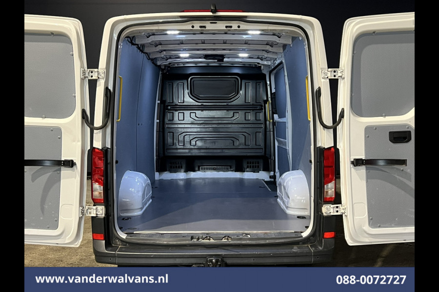 Volkswagen Crafter 2.0 TDI 141pk L3H2 L2H1 Euro6 Airco | Camera | Navigatie | 3000kg trekhaak Apple Carplay, Android Auto, Parkeersensoren, Bijrijdersbank