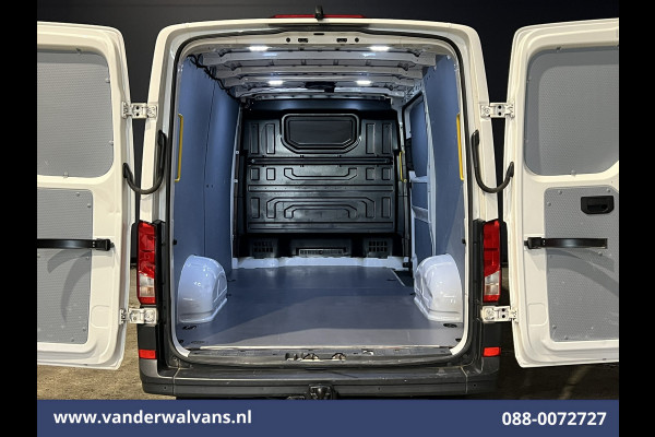 Volkswagen Crafter 2.0 TDI 141pk L3H2 L2H1 Euro6 Airco | Camera | Navigatie | 3000kg trekhaak Apple Carplay, Android Auto, Parkeersensoren, Bijrijdersbank