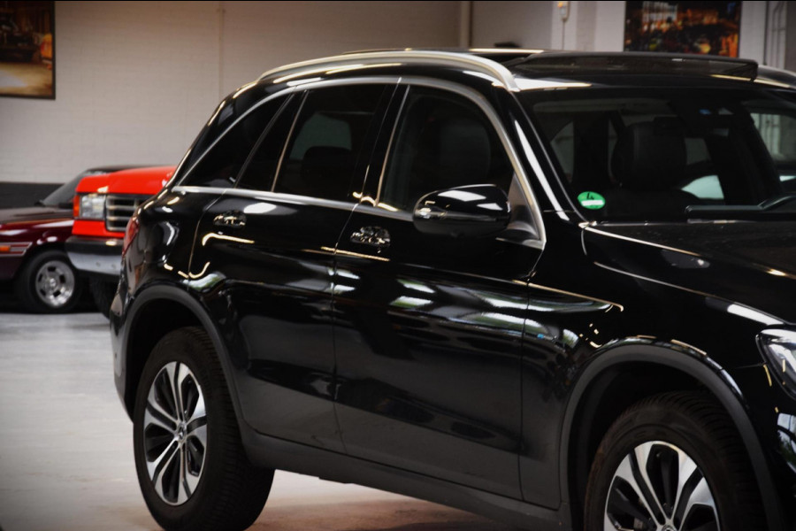 Mercedes-Benz GLC 300e 4MATIC Panoramadak|Dealer onderhouden|ACC|360 view|