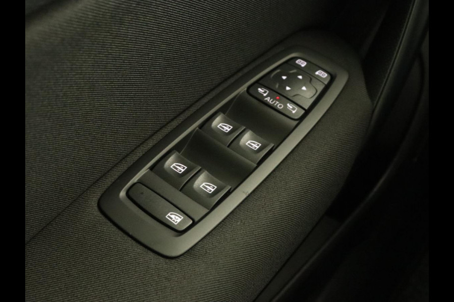 Renault Mégane 1.3 TCe Business Zen | Trekhaak | Camera | Carplay | Keyless | Navigatie | Full LED | Parkeerhulp | Cruise control | Climate control
