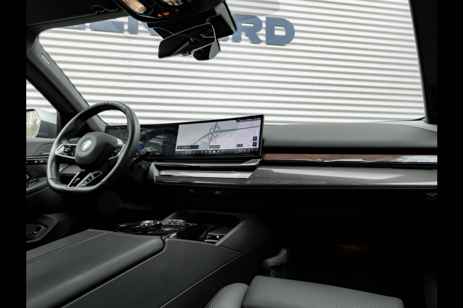 BMW i5 eDrive40 M-Sport Pro - Pano - Trekhaak - Driving Ass Prof - Stoelventilatie