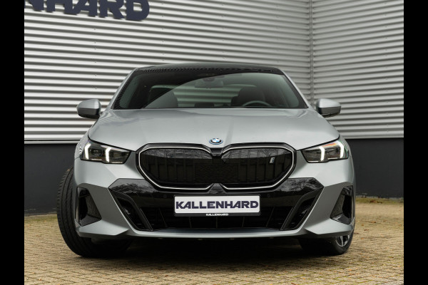 BMW i5 eDrive40 M-Sport Pro - Pano - Trekhaak - Driving Ass Prof - Stoelventilatie