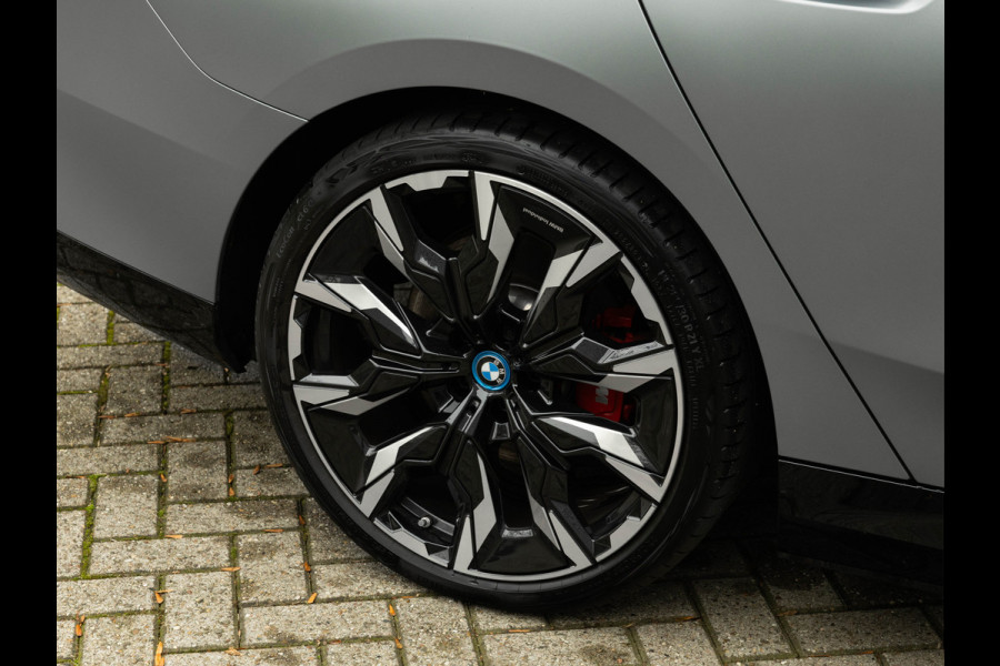 BMW i5 eDrive40 M-Sport Pro - Pano - Trekhaak - Driving Ass Prof - Stoelventilatie