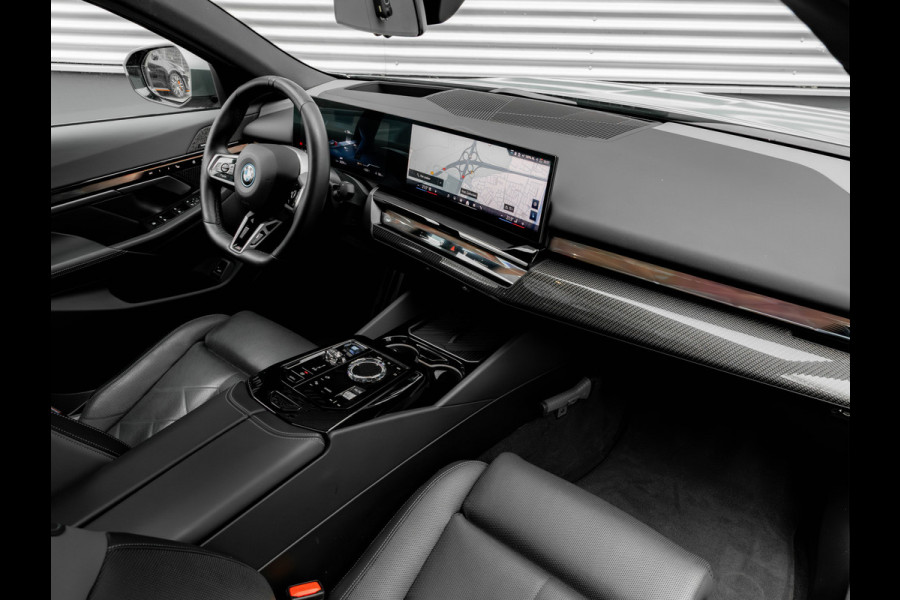 BMW i5 eDrive40 M-Sport Pro - Pano - Trekhaak - Driving Ass Prof - Stoelventilatie