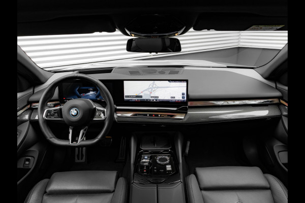 BMW i5 eDrive40 M-Sport Pro - Pano - Trekhaak - Driving Ass Prof - Stoelventilatie