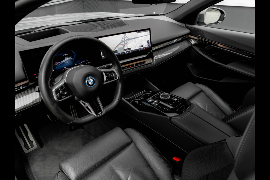 BMW i5 eDrive40 M-Sport Pro - Pano - Trekhaak - Driving Ass Prof - Stoelventilatie