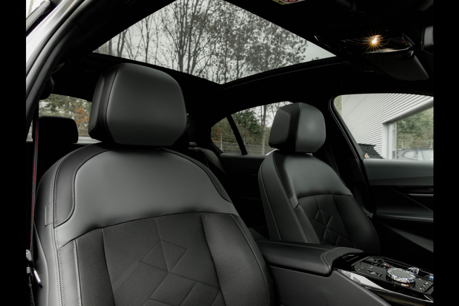 BMW i5 eDrive40 M-Sport Pro - Pano - Trekhaak - Driving Ass Prof - Stoelventilatie