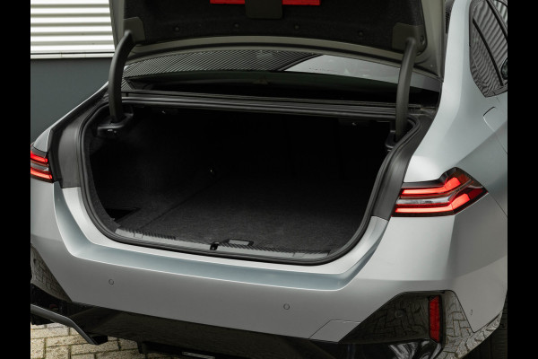BMW i5 eDrive40 M-Sport Pro - Pano - Trekhaak - Driving Ass Prof - Stoelventilatie
