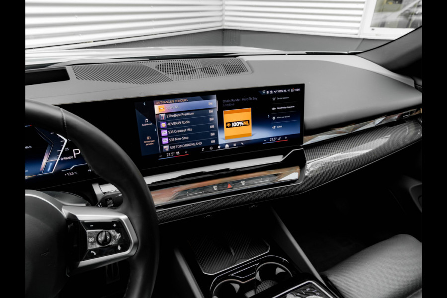 BMW i5 eDrive40 M-Sport Pro - Pano - Trekhaak - Driving Ass Prof - Stoelventilatie