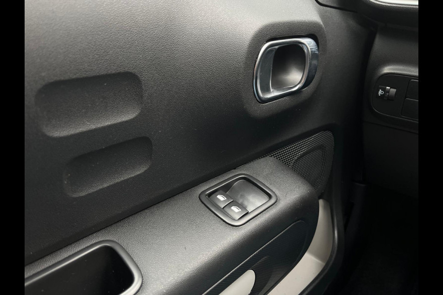Citroën C3 1.2 Feel, Airco, Navi, CarPlay, Cruise, PDC, Two-tone