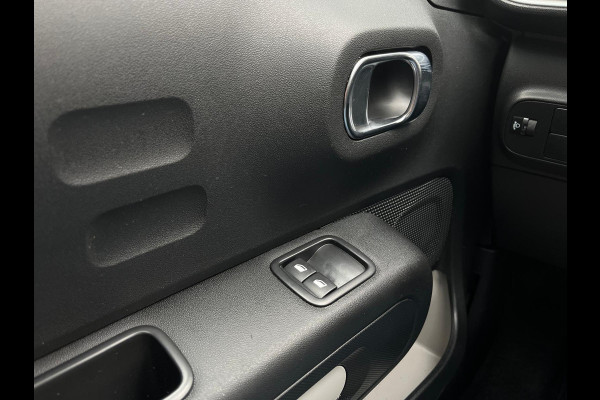Citroën C3 1.2 Feel, Airco, Navi, CarPlay, Cruise, PDC, Two-tone